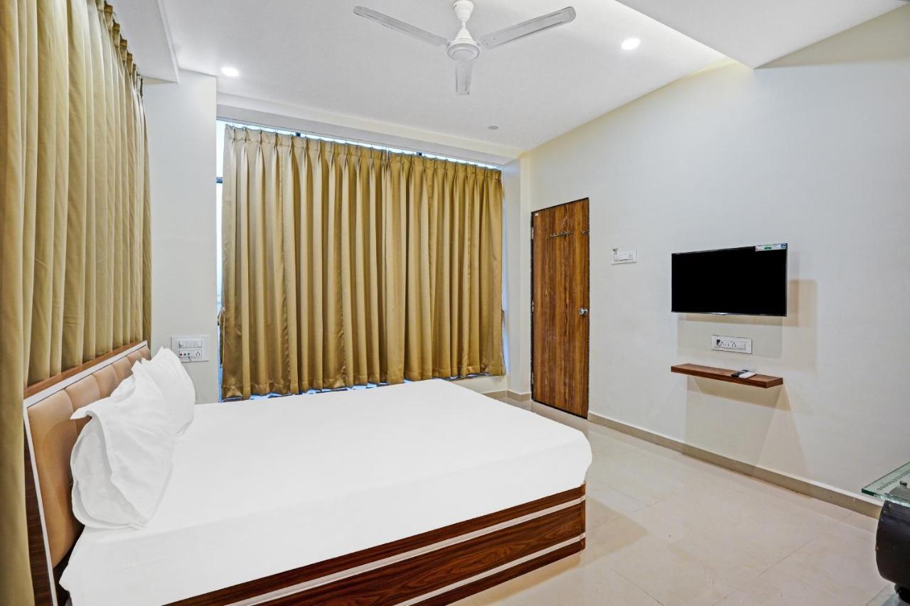 Collection O 83775 Hotel 4King Surat Exteriör bild