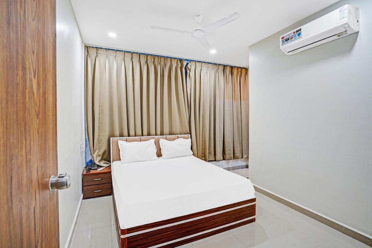 Collection O 83775 Hotel 4King Surat Exteriör bild