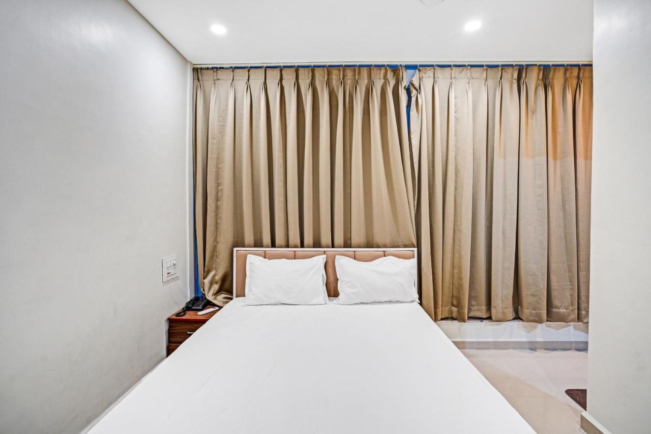 Collection O 83775 Hotel 4King Surat Exteriör bild