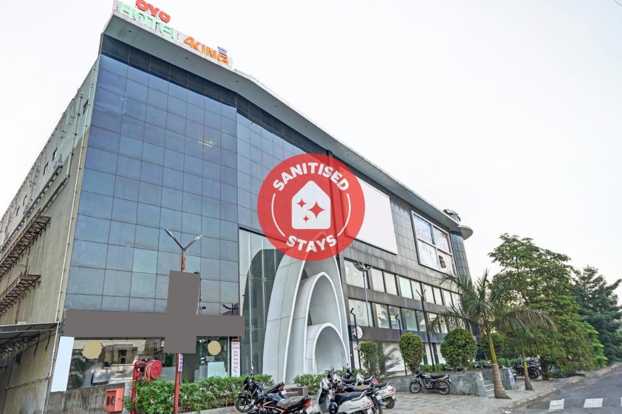 Collection O 83775 Hotel 4King Surat Exteriör bild